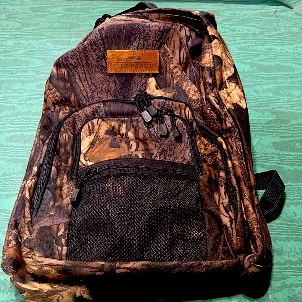 Fieldline camouflage backpack with 3 small pockets and 1 large pocket